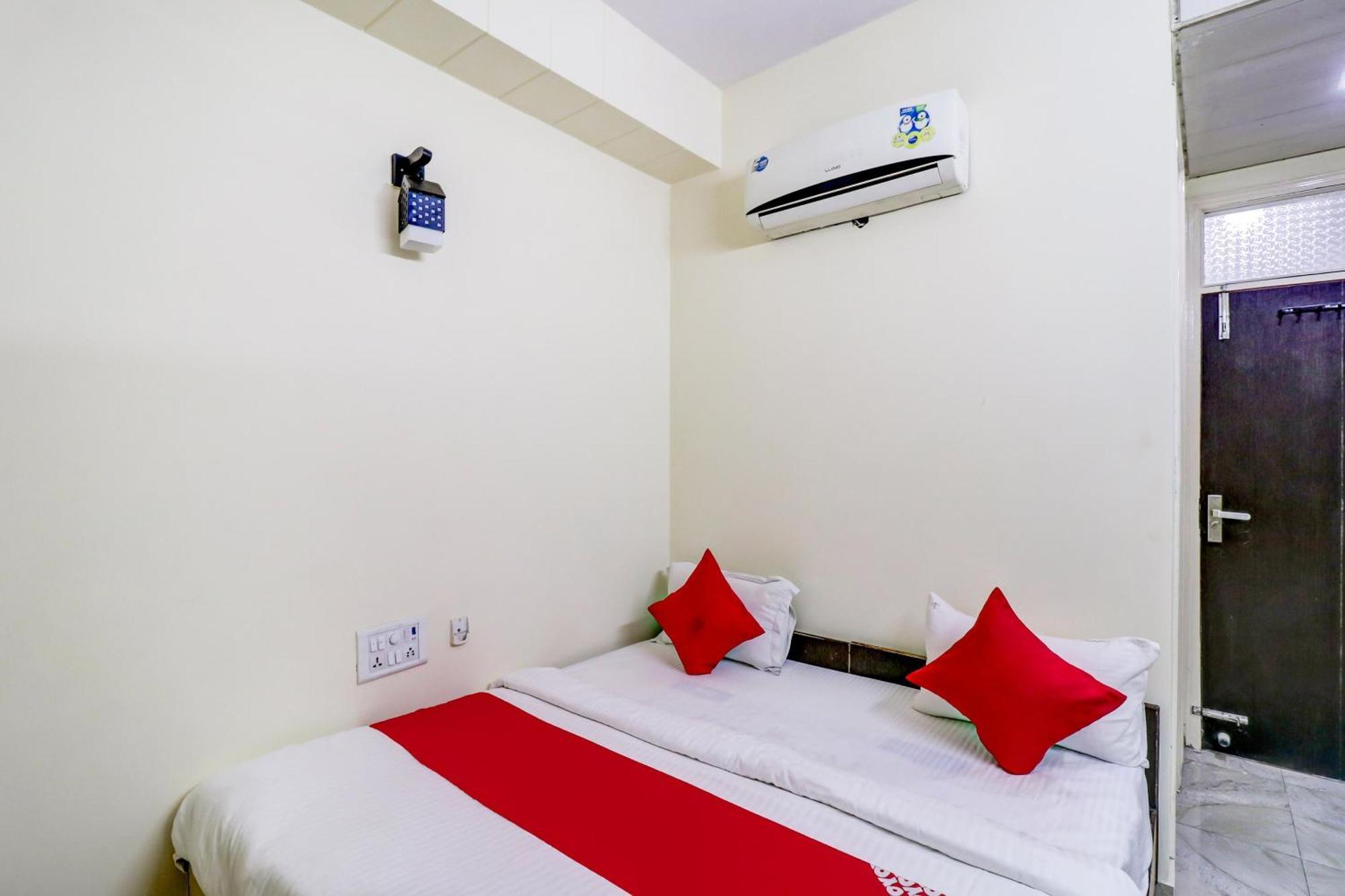 Hotel O Rs Hotels Near Pitampura Metro Делі Екстер'єр фото