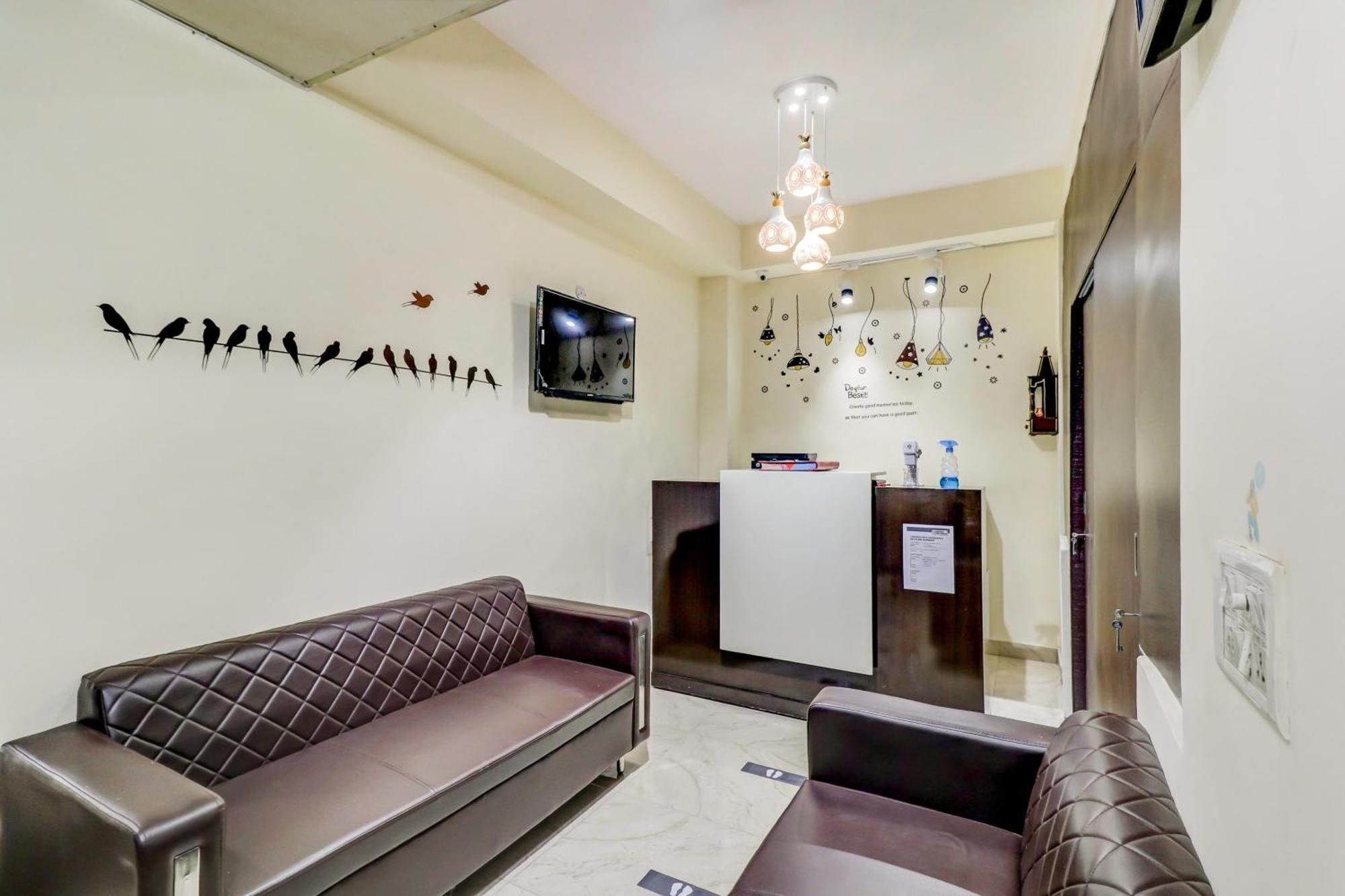 Hotel O Rs Hotels Near Pitampura Metro Делі Екстер'єр фото