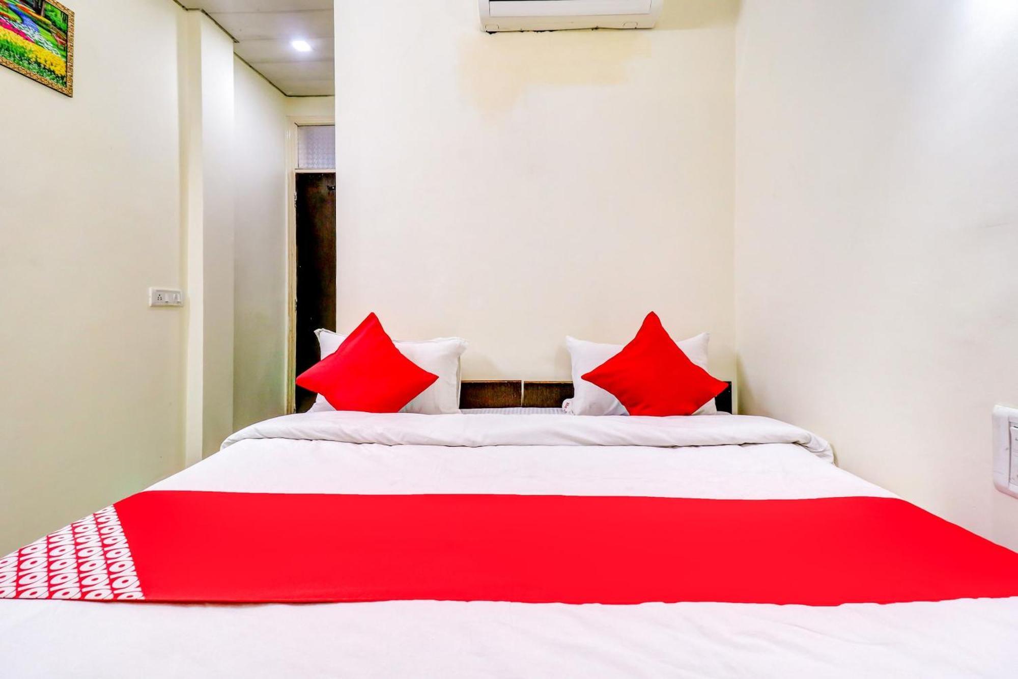 Hotel O Rs Hotels Near Pitampura Metro Делі Екстер'єр фото