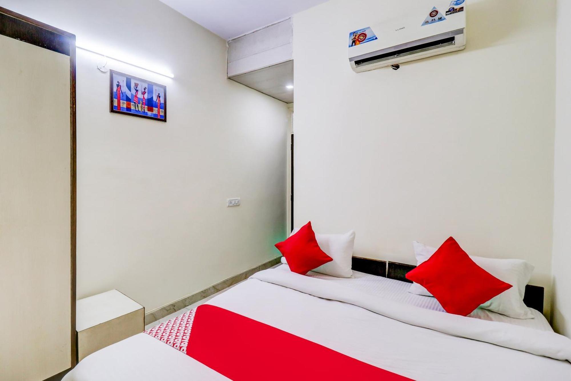 Hotel O Rs Hotels Near Pitampura Metro Делі Екстер'єр фото